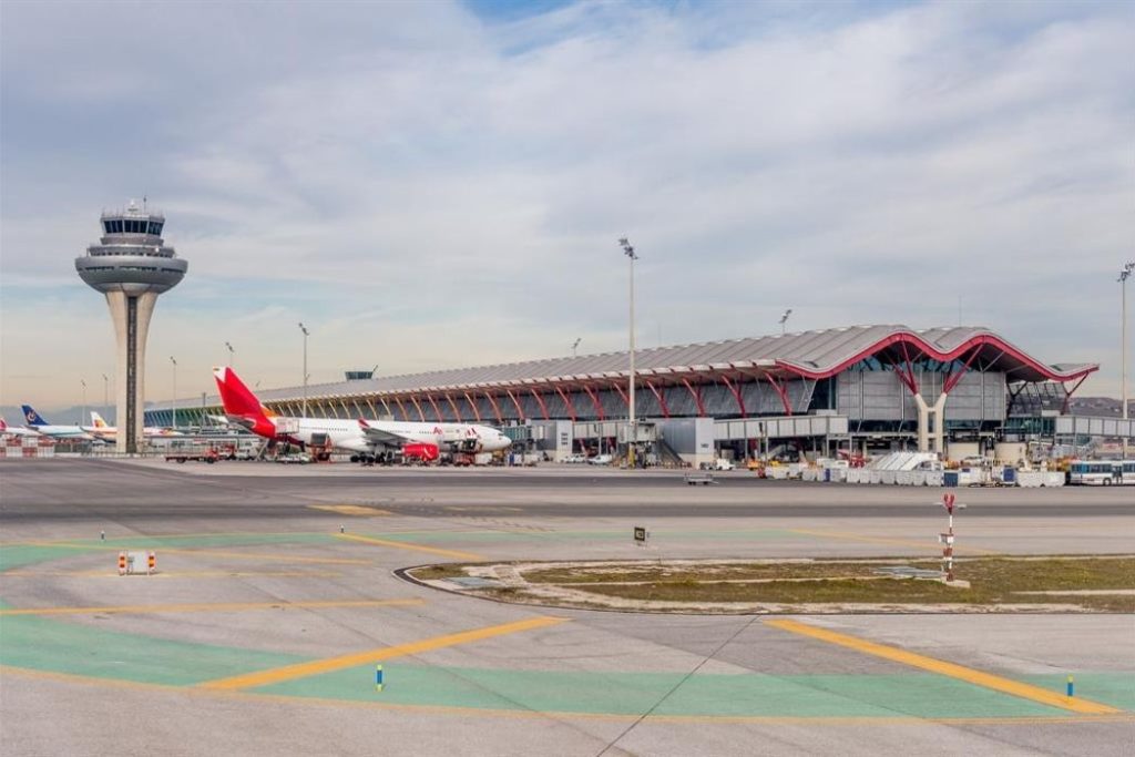 Madrid Barajas Adolfo Suarez Uluslararası Havalimanı